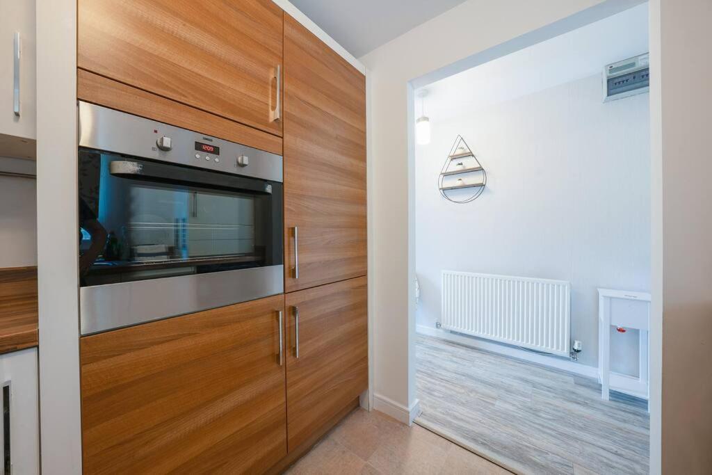 Stylish 2-Bed Home - For Company Contractor And Leisure Stays - Nec, Airport, Hs2, Contractors, Resort World Birmingham Exteriör bild