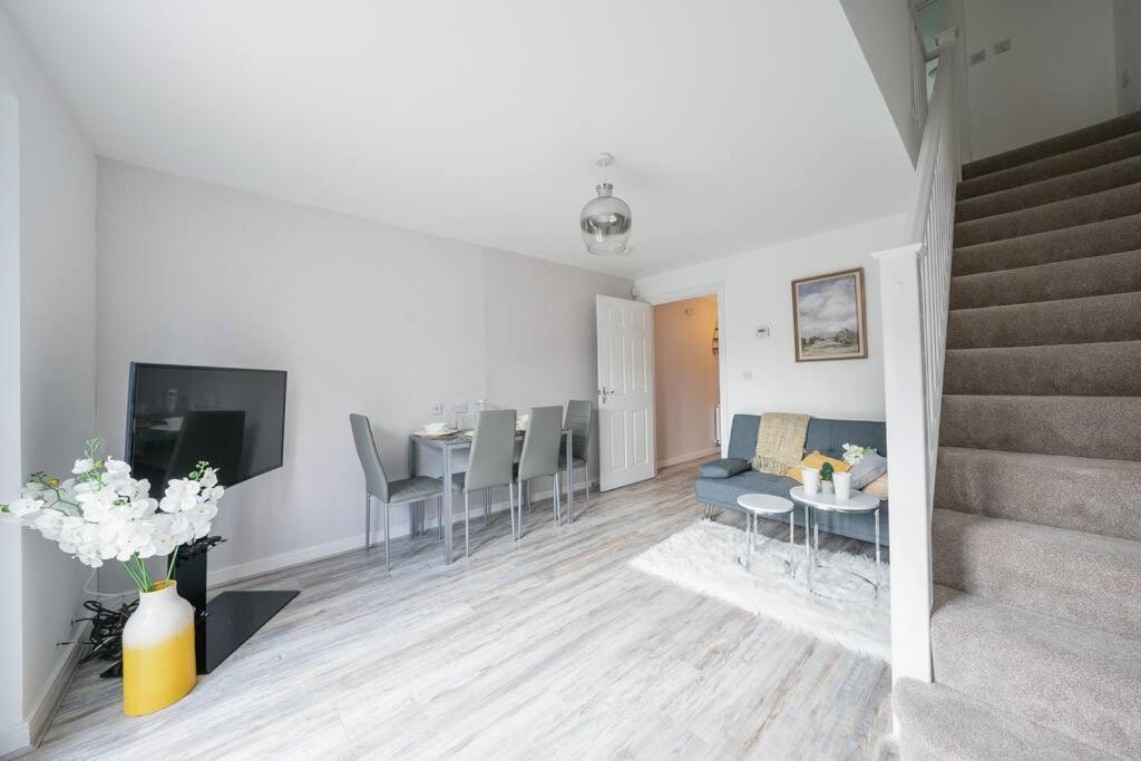 Stylish 2-Bed Home - For Company Contractor And Leisure Stays - Nec, Airport, Hs2, Contractors, Resort World Birmingham Exteriör bild