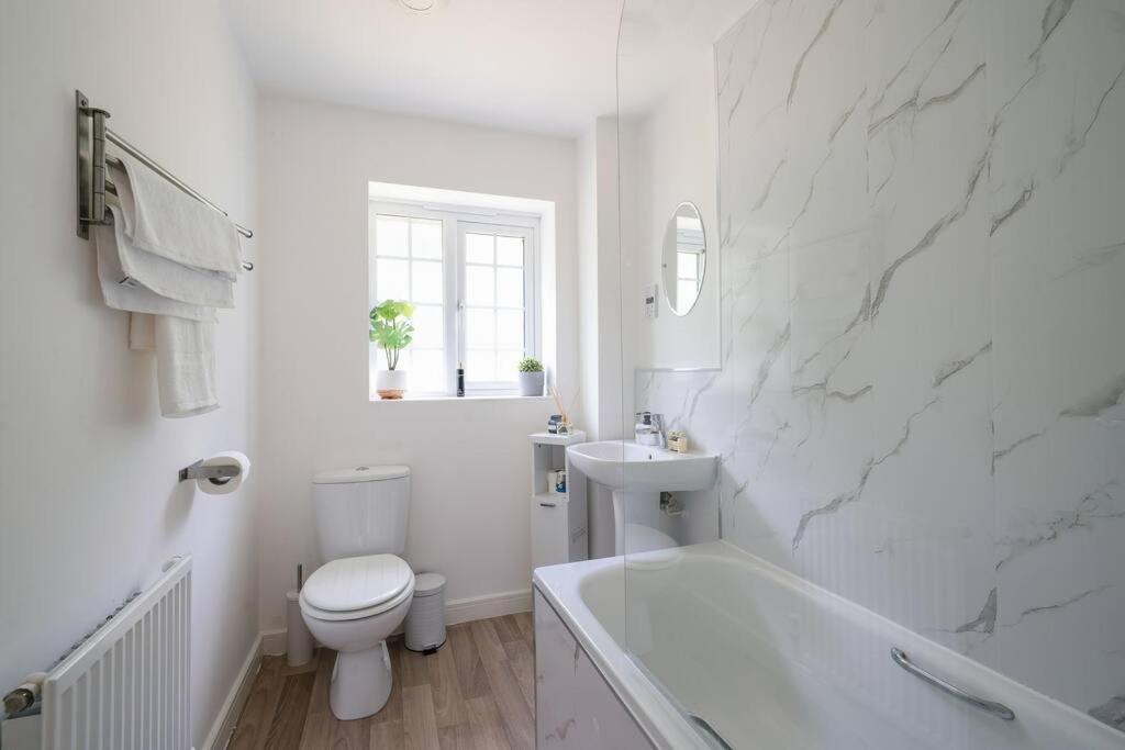 Stylish 2-Bed Home - For Company Contractor And Leisure Stays - Nec, Airport, Hs2, Contractors, Resort World Birmingham Exteriör bild