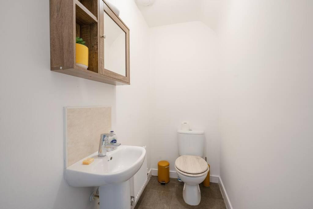 Stylish 2-Bed Home - For Company Contractor And Leisure Stays - Nec, Airport, Hs2, Contractors, Resort World Birmingham Exteriör bild