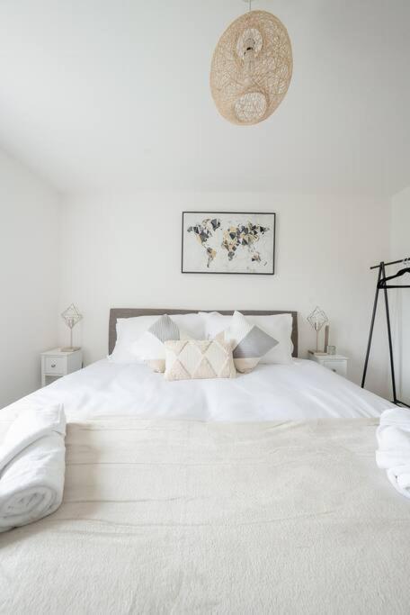 Stylish 2-Bed Home - For Company Contractor And Leisure Stays - Nec, Airport, Hs2, Contractors, Resort World Birmingham Exteriör bild