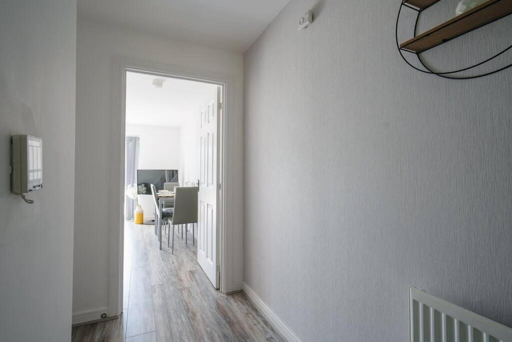 Stylish 2-Bed Home - For Company Contractor And Leisure Stays - Nec, Airport, Hs2, Contractors, Resort World Birmingham Exteriör bild