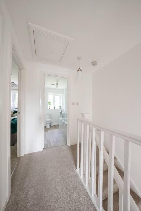 Stylish 2-Bed Home - For Company Contractor And Leisure Stays - Nec, Airport, Hs2, Contractors, Resort World Birmingham Exteriör bild